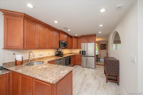 $829,000 | 55 Lakebridge Drive South, Kings Park, NY 11754