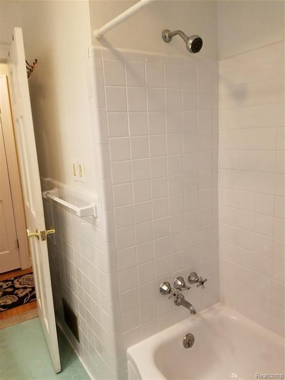 725 Vernier Road Grosse Pointe Woods, MI 48236 - Photo 16 of 25