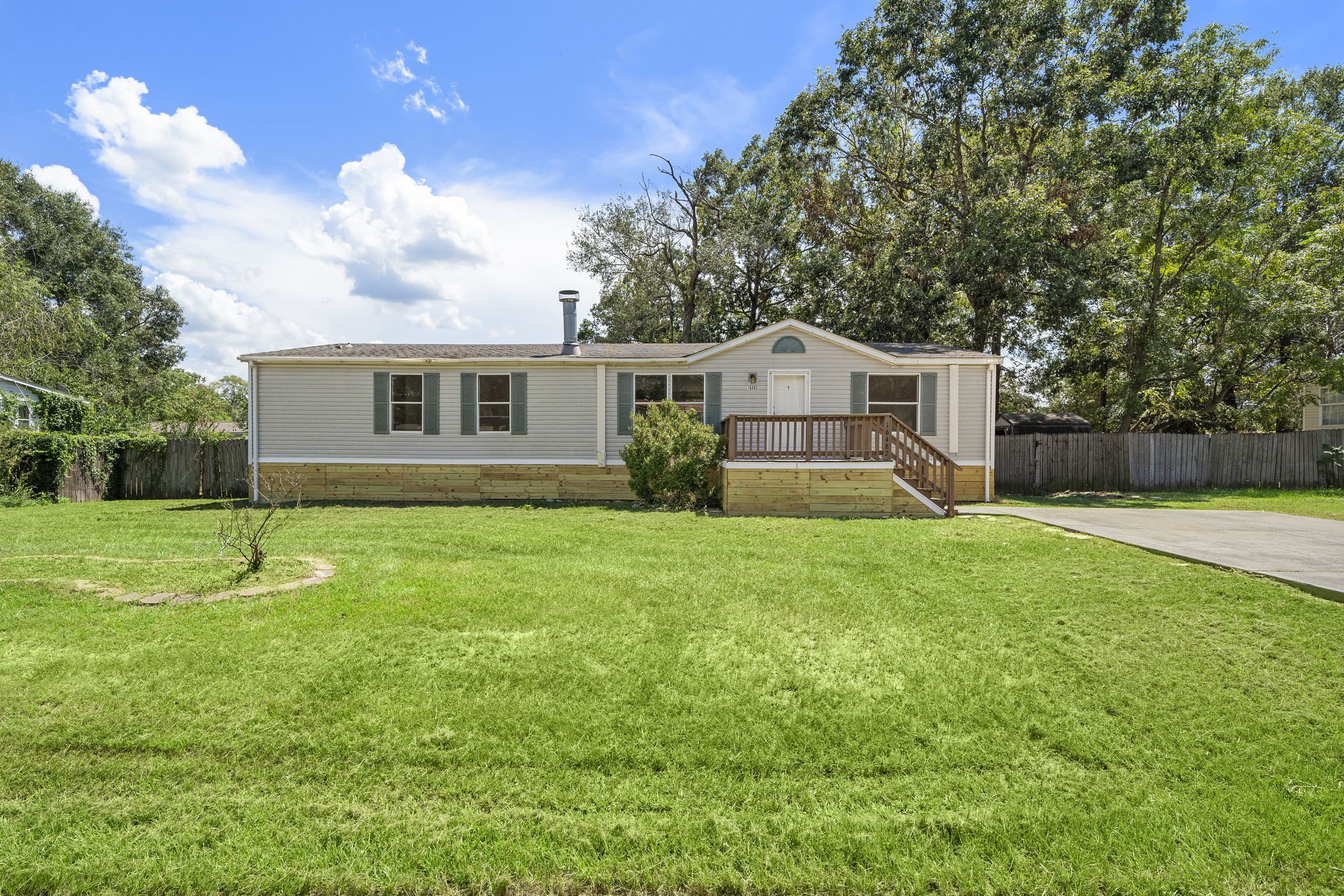 a view of a house with backyard and a garden