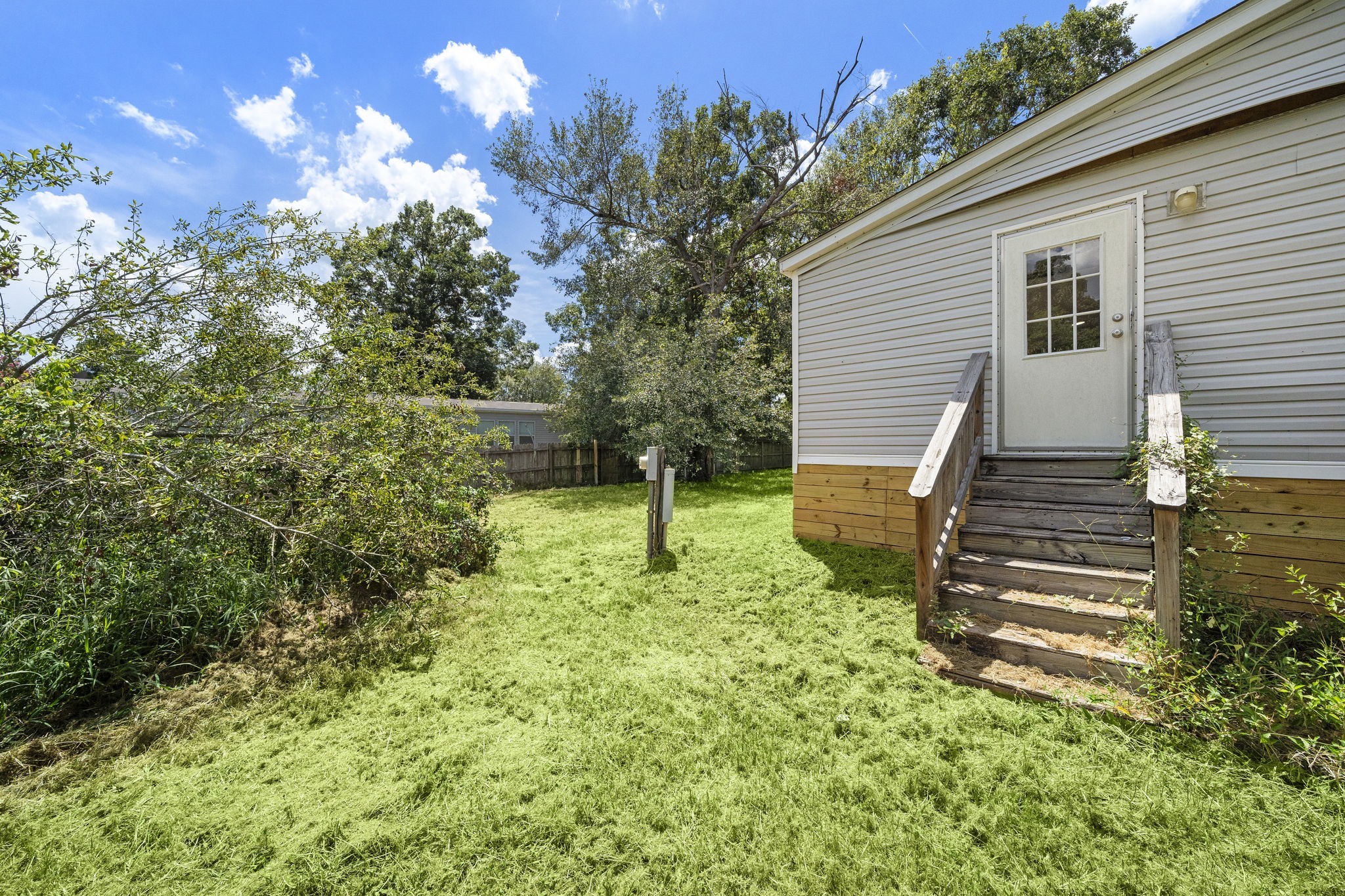 16482 Pisces Road Conroe, TX 77306 - Photo 33 of 35 a backyard of a house with lots of green space