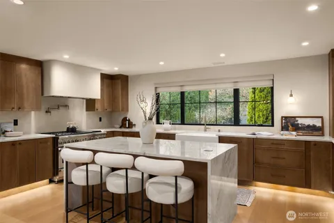 $2,385,000 | 25145 Tiger Mountain Road Southeast, Issaquah, WA 98027