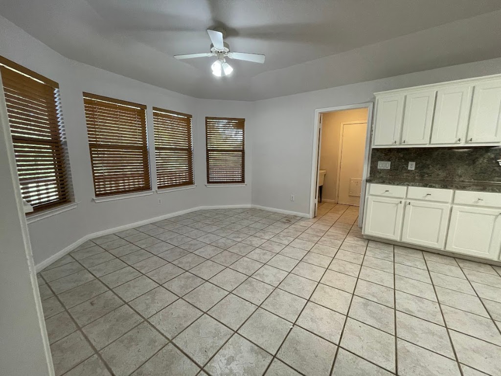 5001 Blue Bluff Road Austin, TX 78724 - Photo 26 of 28 a view of an empty room with a window