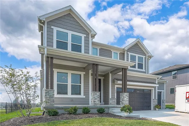 $679,950 | 1607 Southwest Arbormist Drive, Lee's Summit, MO 64082