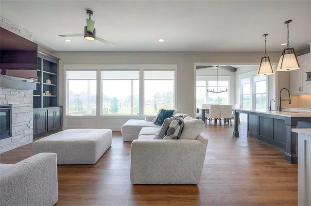 $679,950 | 1607 Southwest Arbormist Drive, Lee's Summit, MO 64082