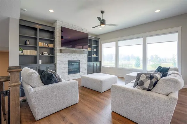 $679,950 | 1607 Southwest Arbormist Drive, Lee's Summit, MO 64082