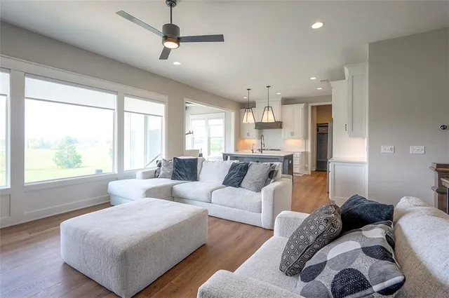 $679,950 | 1607 Southwest Arbormist Drive, Lee's Summit, MO 64082