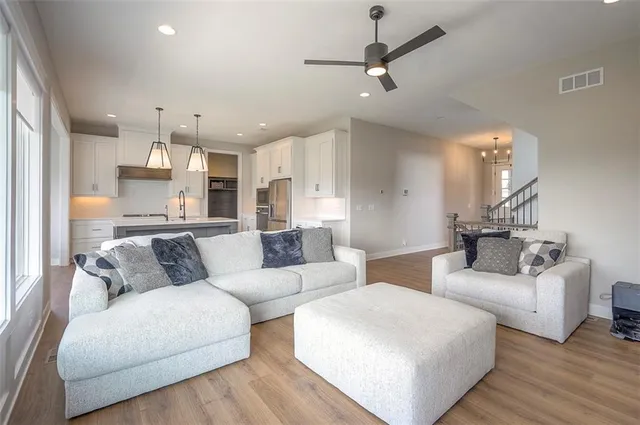 $679,950 | 1607 Southwest Arbormist Drive, Lee's Summit, MO 64082