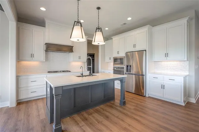 $679,950 | 1607 Southwest Arbormist Drive, Lee's Summit, MO 64082