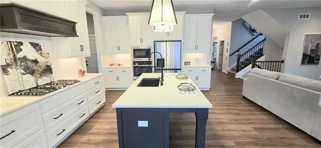 $679,950 | 1607 Southwest Arbormist Drive, Lee's Summit, MO 64082