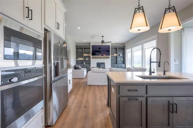 $679,950 | 1607 Southwest Arbormist Drive, Lee's Summit, MO 64082