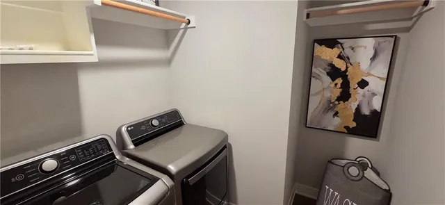 $679,950 | 1607 Southwest Arbormist Drive, Lee's Summit, MO 64082