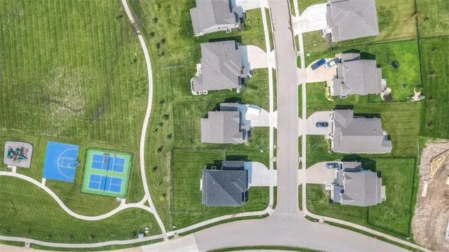 $679,950 | 1607 Southwest Arbormist Drive, Lee's Summit, MO 64082