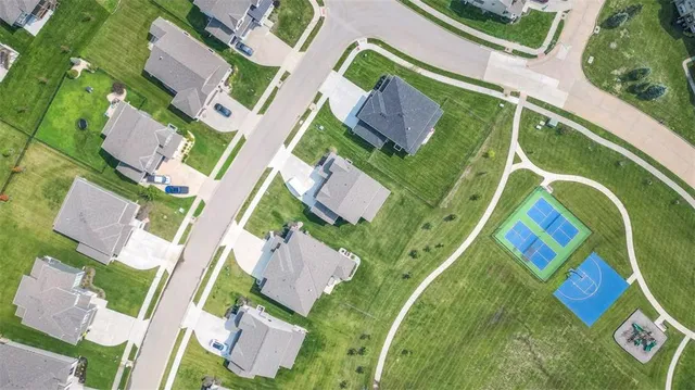 $679,950 | 1607 Southwest Arbormist Drive, Lee's Summit, MO 64082