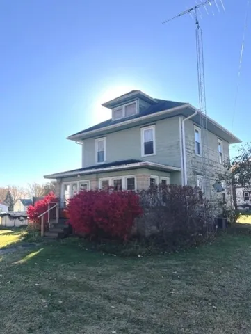 $129,900 | 207 South Street, Lena, IL 61048