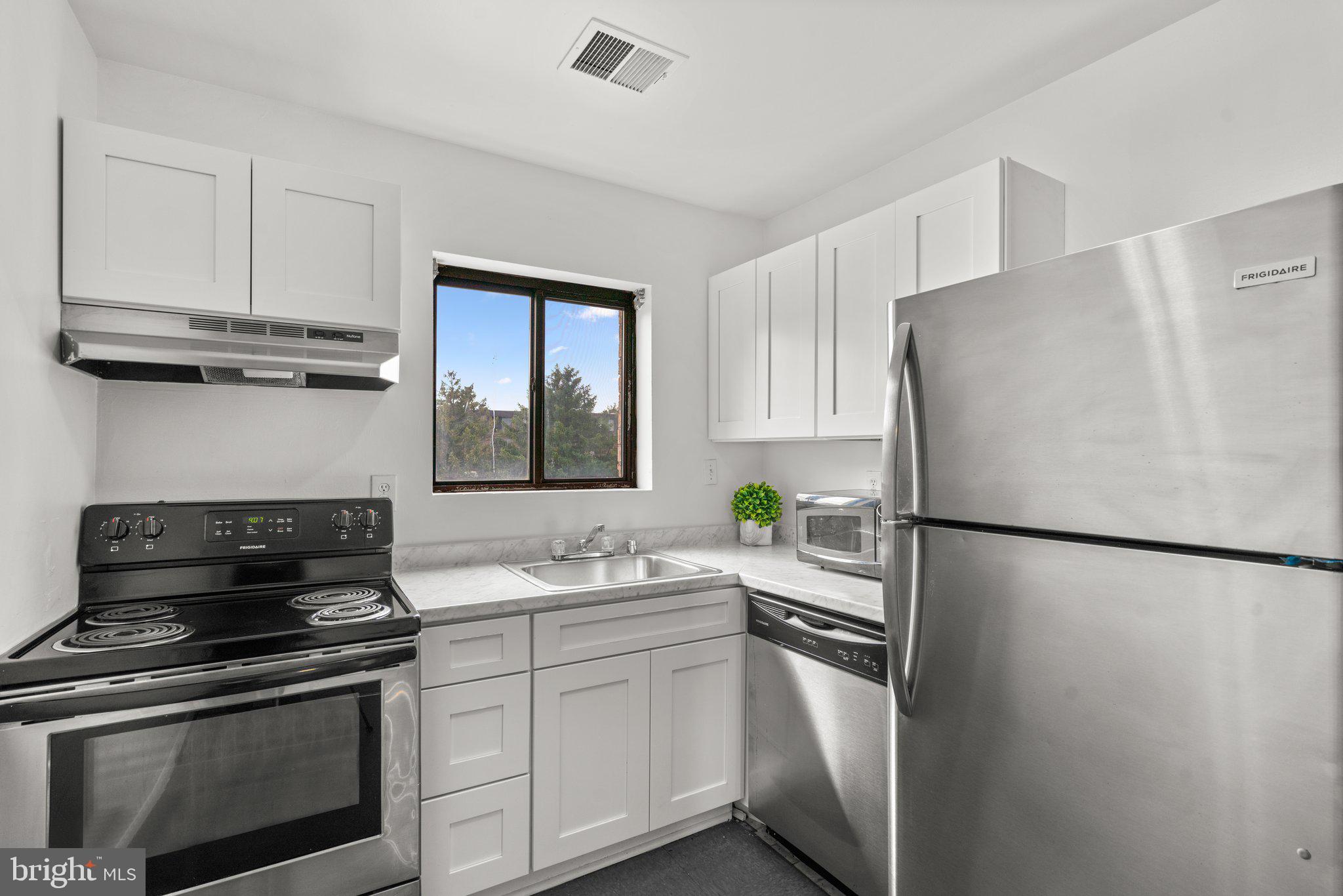 3924 Rolling Rd., Unit B9 Pikesville, MD 21208 - Photo 5 of 25 Kitchen