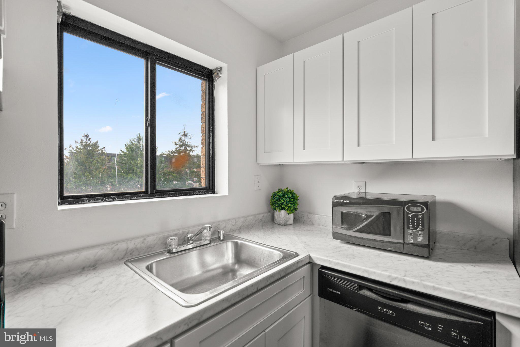 3924 Rolling Rd., Unit B9 Pikesville, MD 21208 - Photo 6 of 25 Kitchen