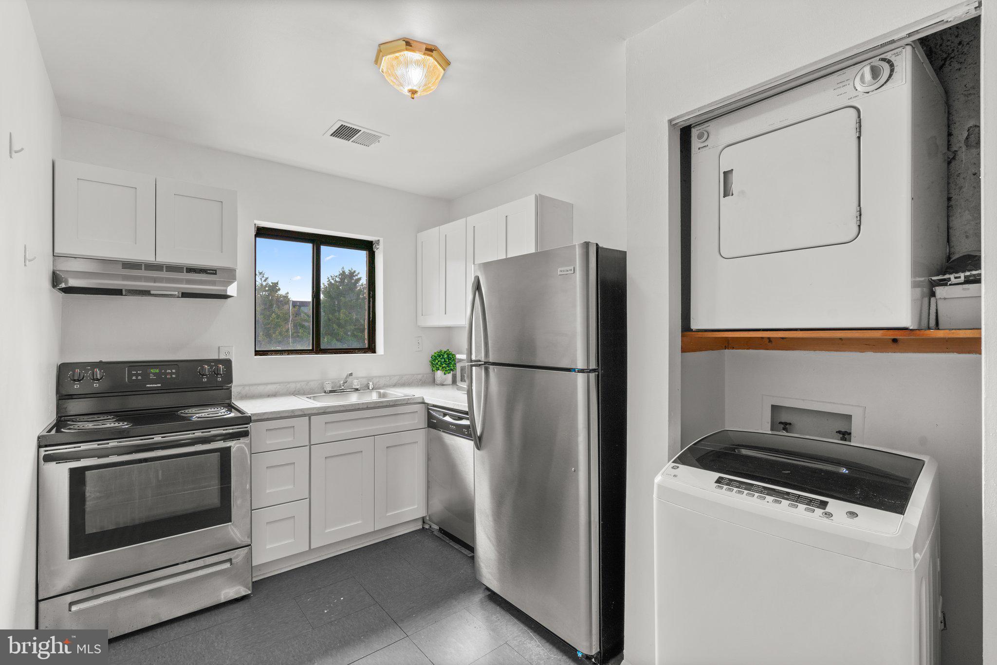 3924 Rolling Rd., Unit B9 Pikesville, MD 21208 - Photo 7 of 25 Kitchen