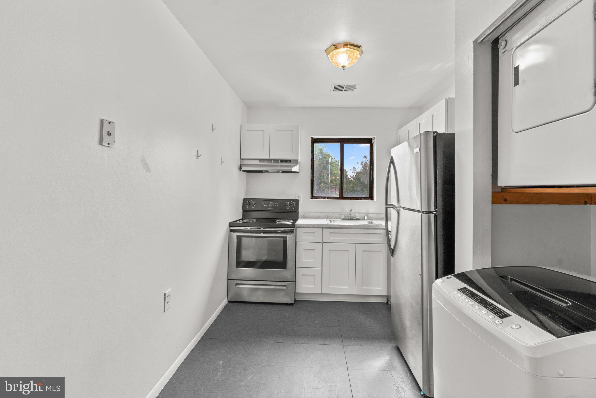 3924 Rolling Rd., Unit B9 Pikesville, MD 21208 - Photo 8 of 25 Kitchen