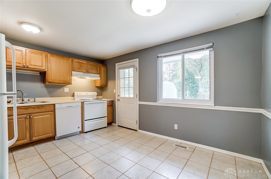 6543 Highbury Road Huber Heights, OH 45424 - Photo 16 of 38