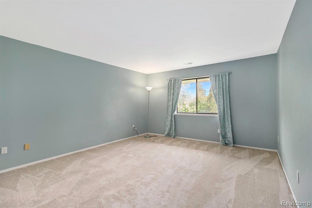 30414 Orchard Lake Road, Unit 25 Farmington Hills, MI 48334 - Photo 9 of 25