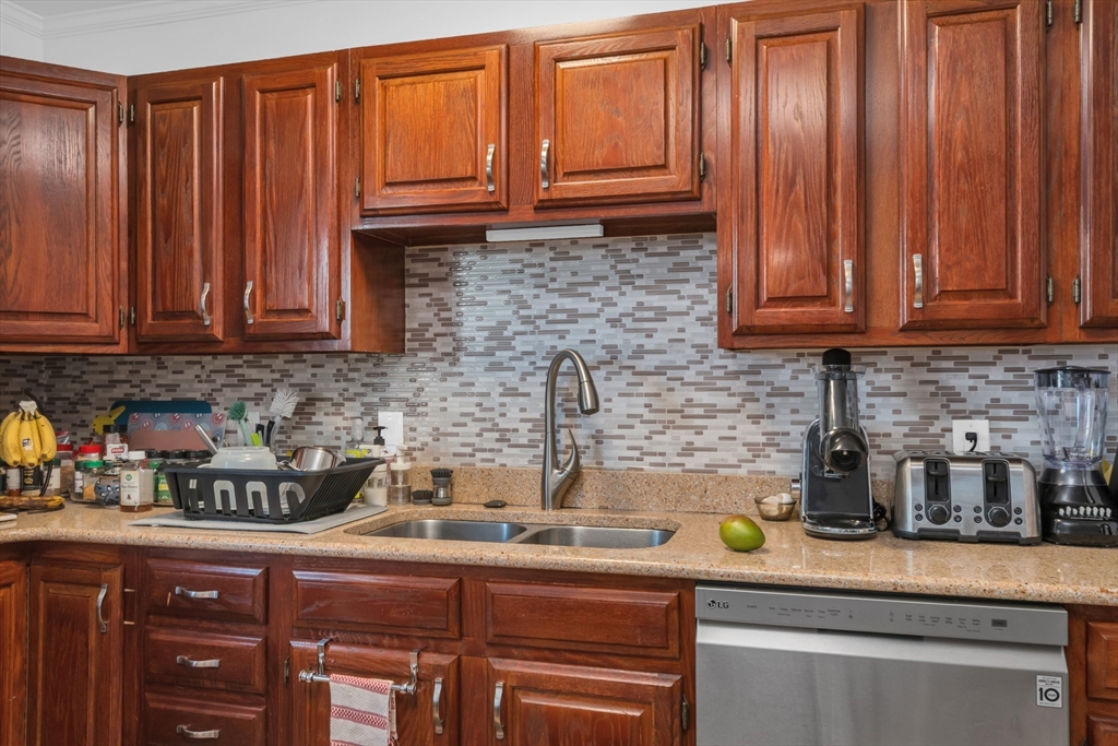 434 Linden Street, Unit 2 Fall River, MA 02720 - Photo 14 of 42