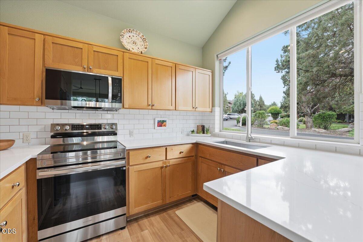 1354 Highland View Loop Redmond, OR 97756 - Photo 19 of 46