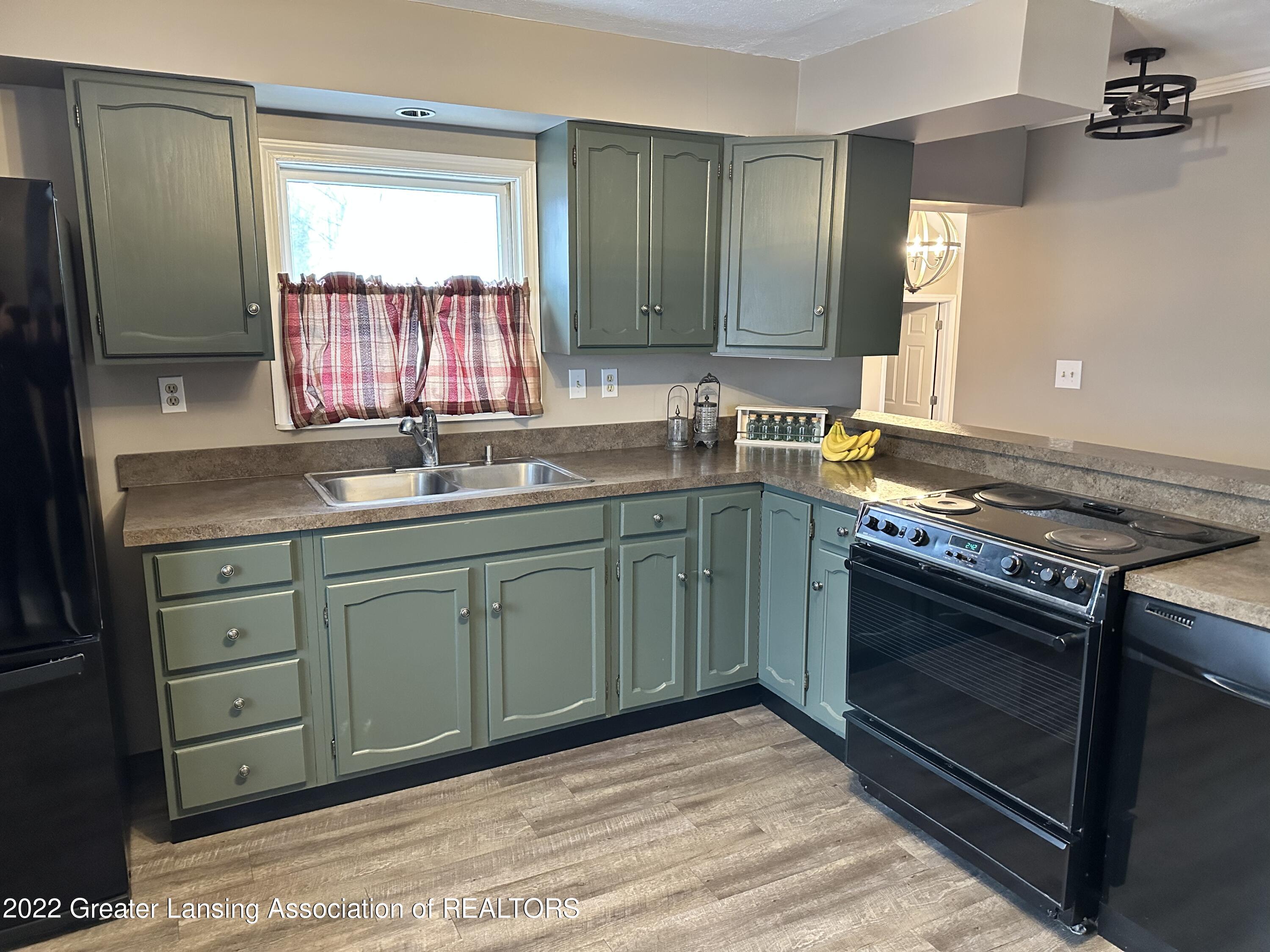 6510 Creyts Road Dimondale, MI 48821 - Photo 9 of 30 Kitchen