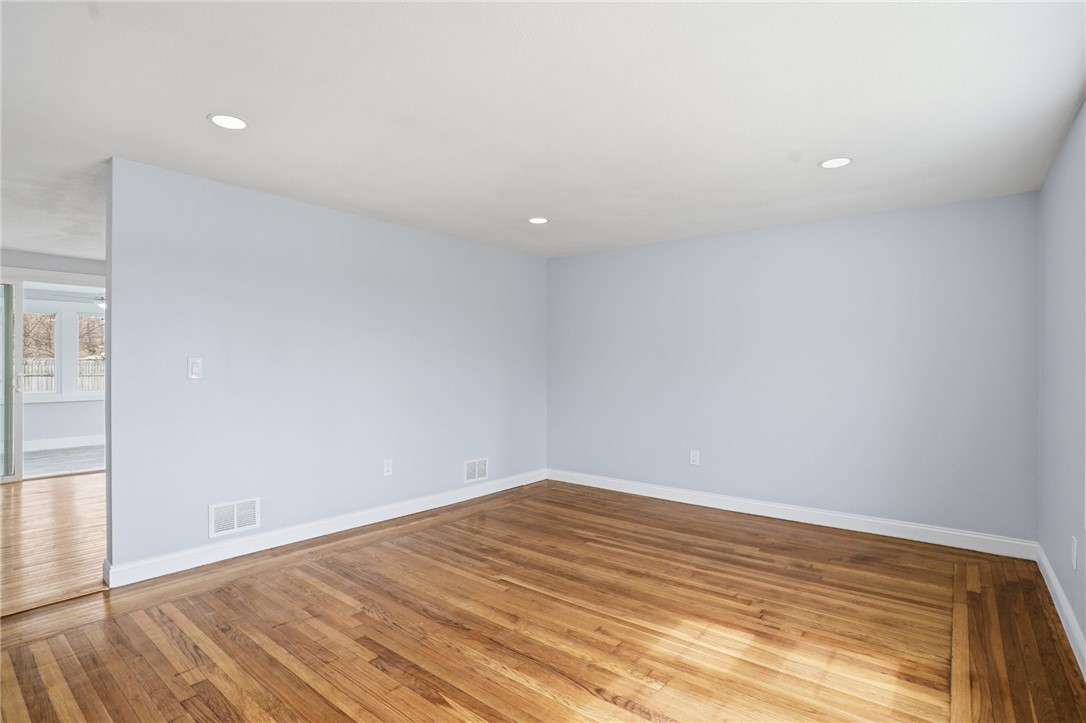 141 Hilton Road Warwick, RI 02889 - Photo 5 of 50