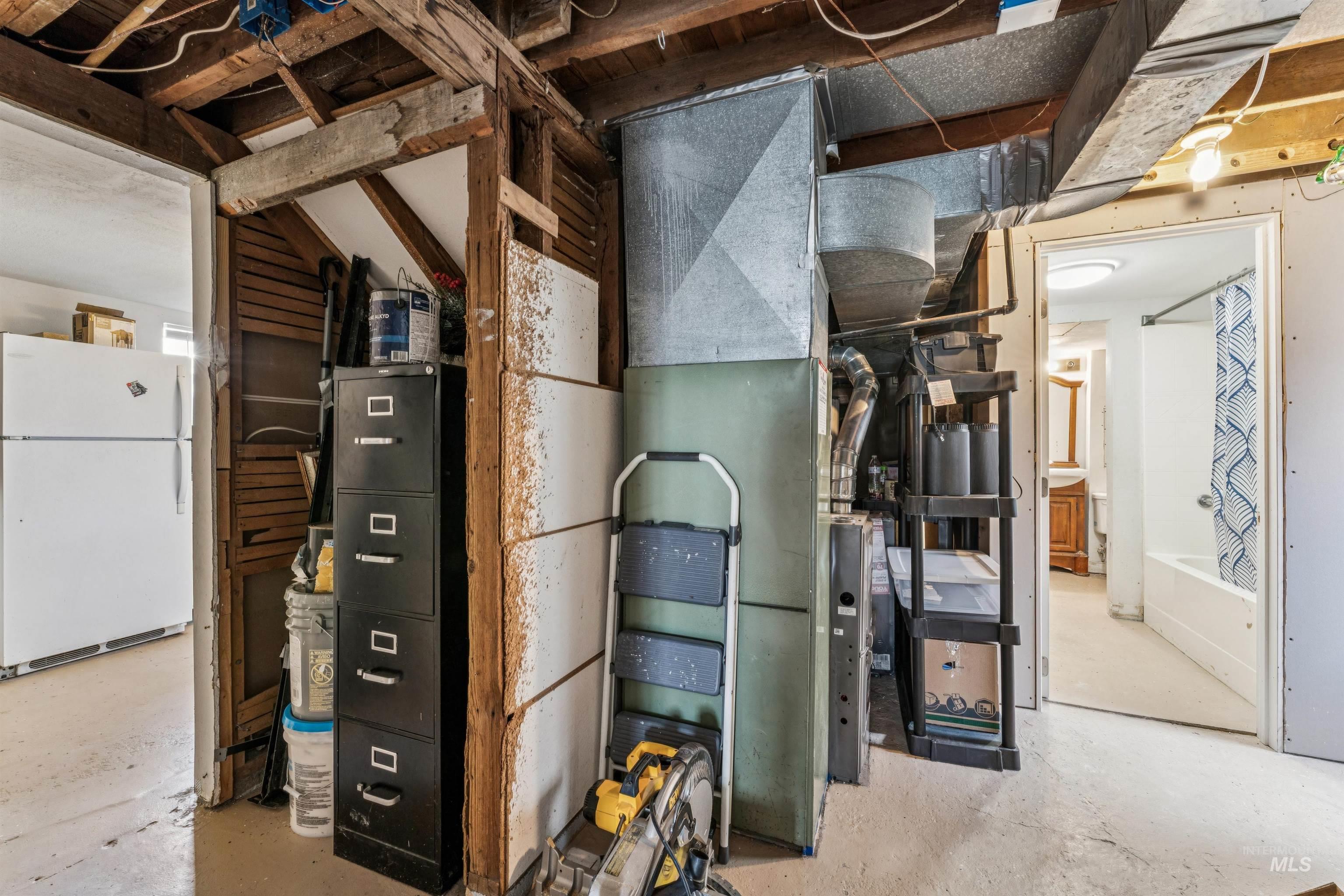 124 Halstead Street Caldwell, ID 83605 - Photo 33 of 42 Utilities with heating unit