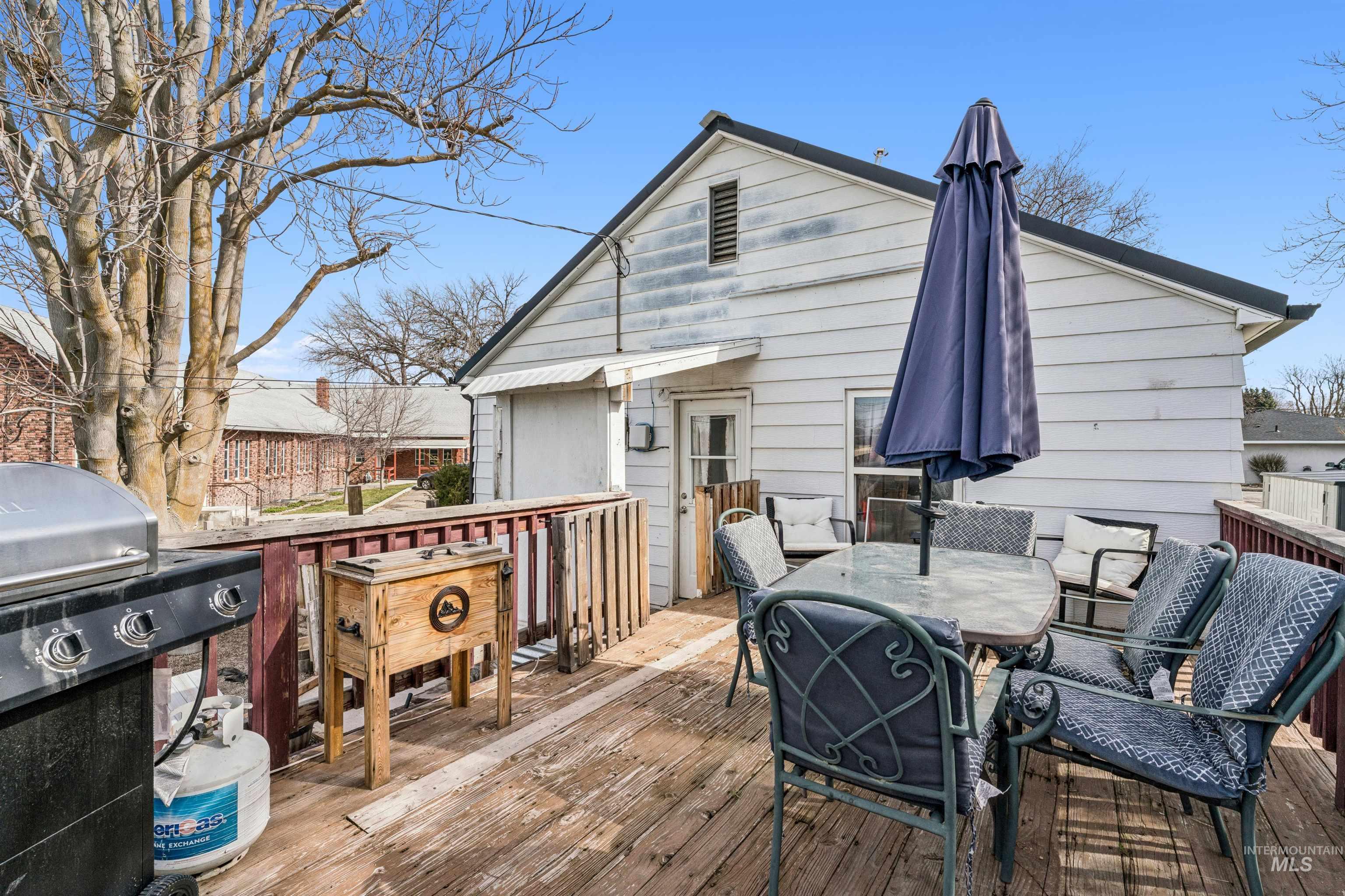 124 Halstead Street Caldwell, ID 83605 - Photo 38 of 42 Deck featuring outdoor dining area