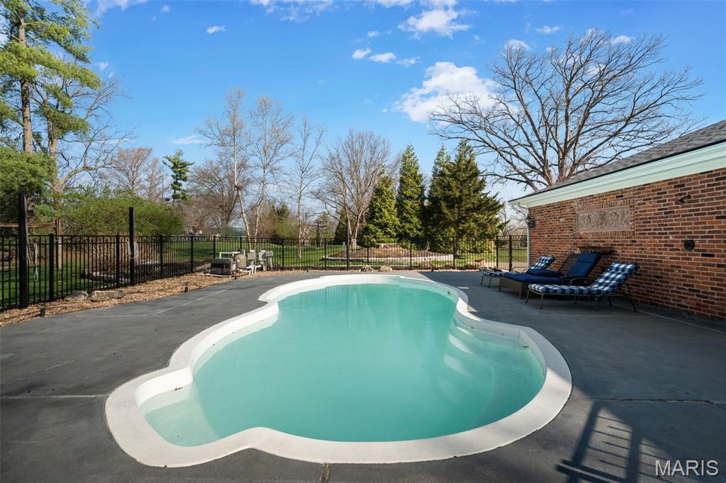 1855 Ironstone Road Des Peres, MO 63131 - Photo 39 of 42