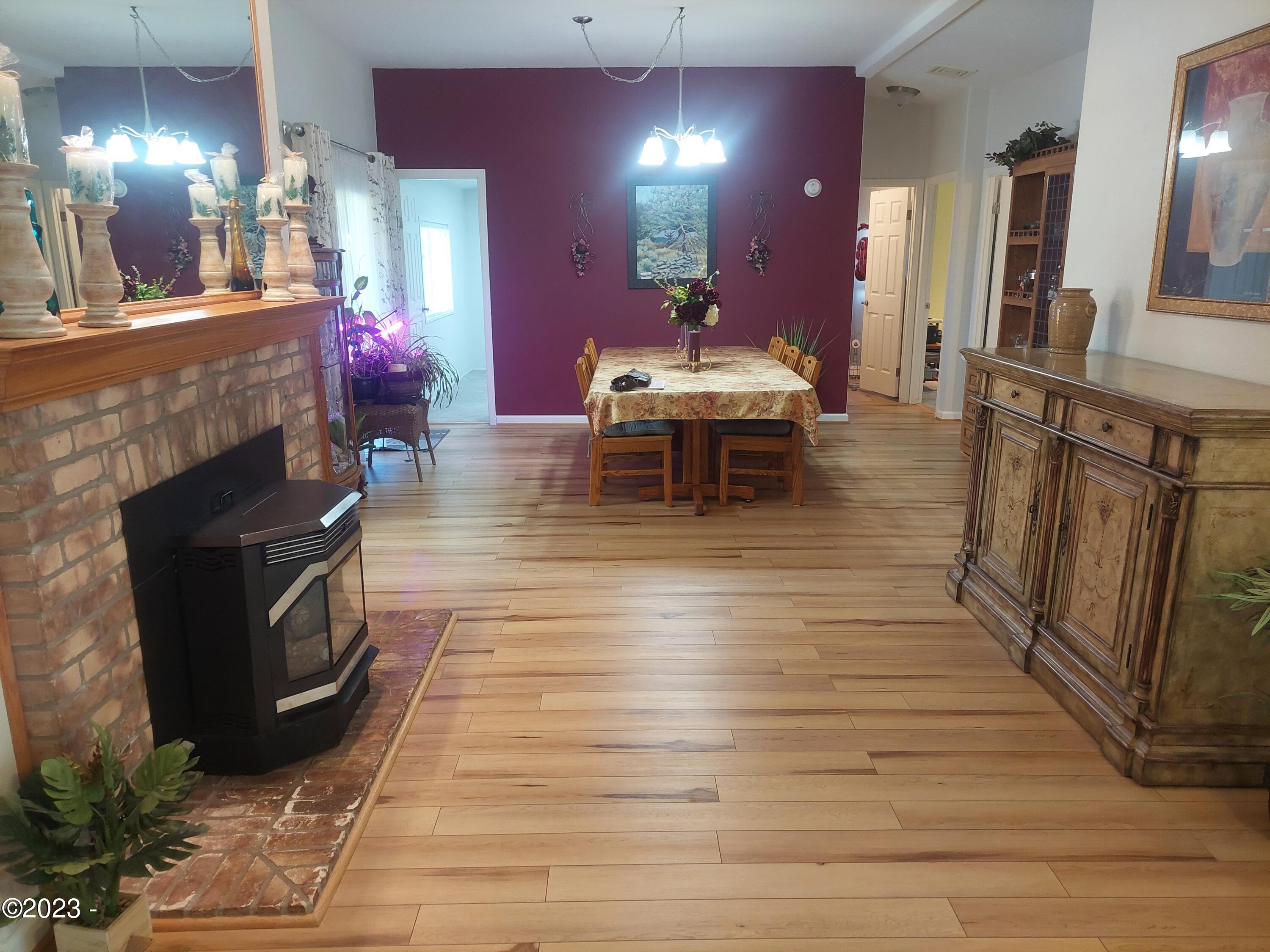 655 Northeast Burnett Road McMinnville, OR 97128 - Photo 11 of 44 Updated Flooring