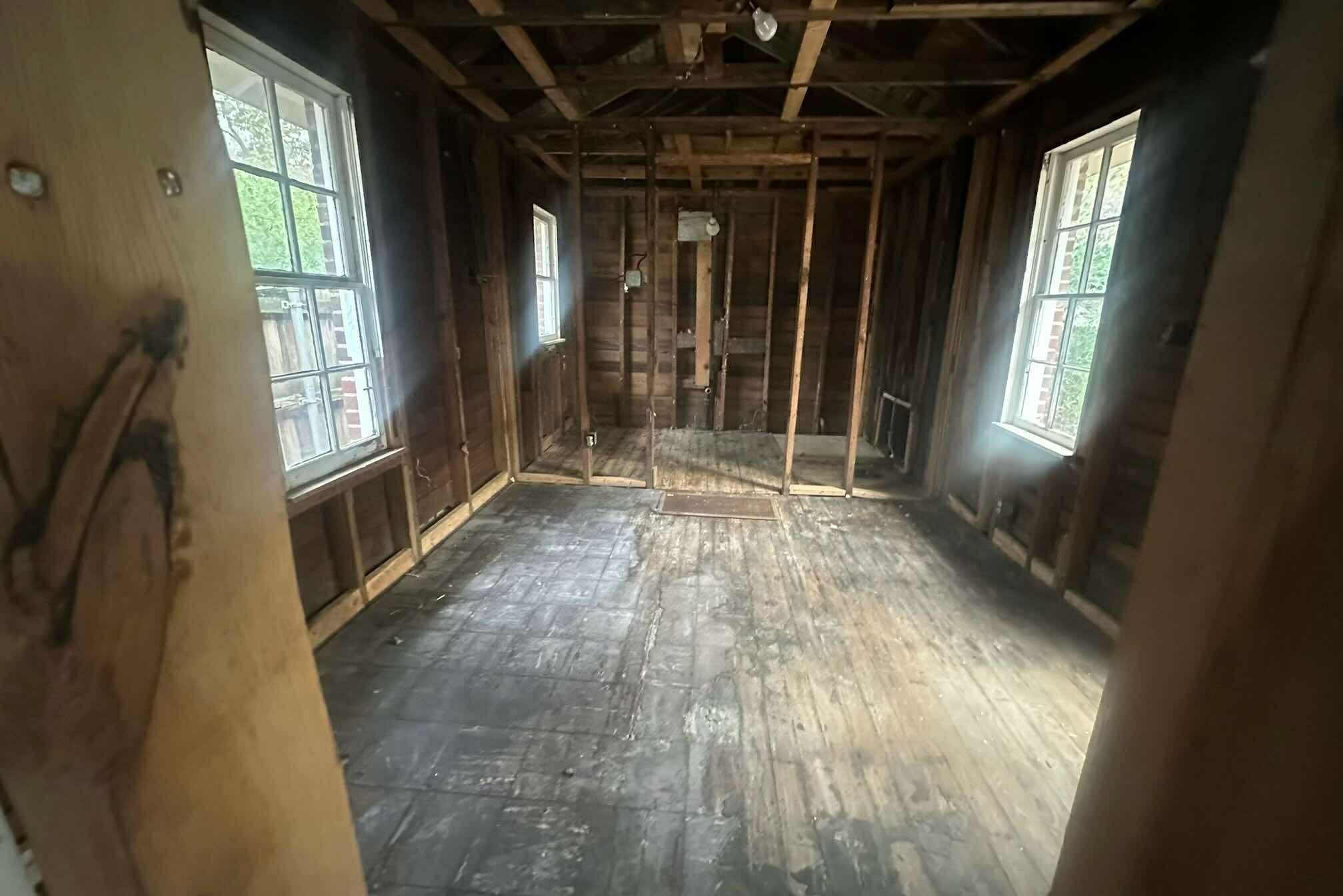 176 Plainview Street Memphis, TN 38111 - Photo 17 of 40 a view of hallway with windows