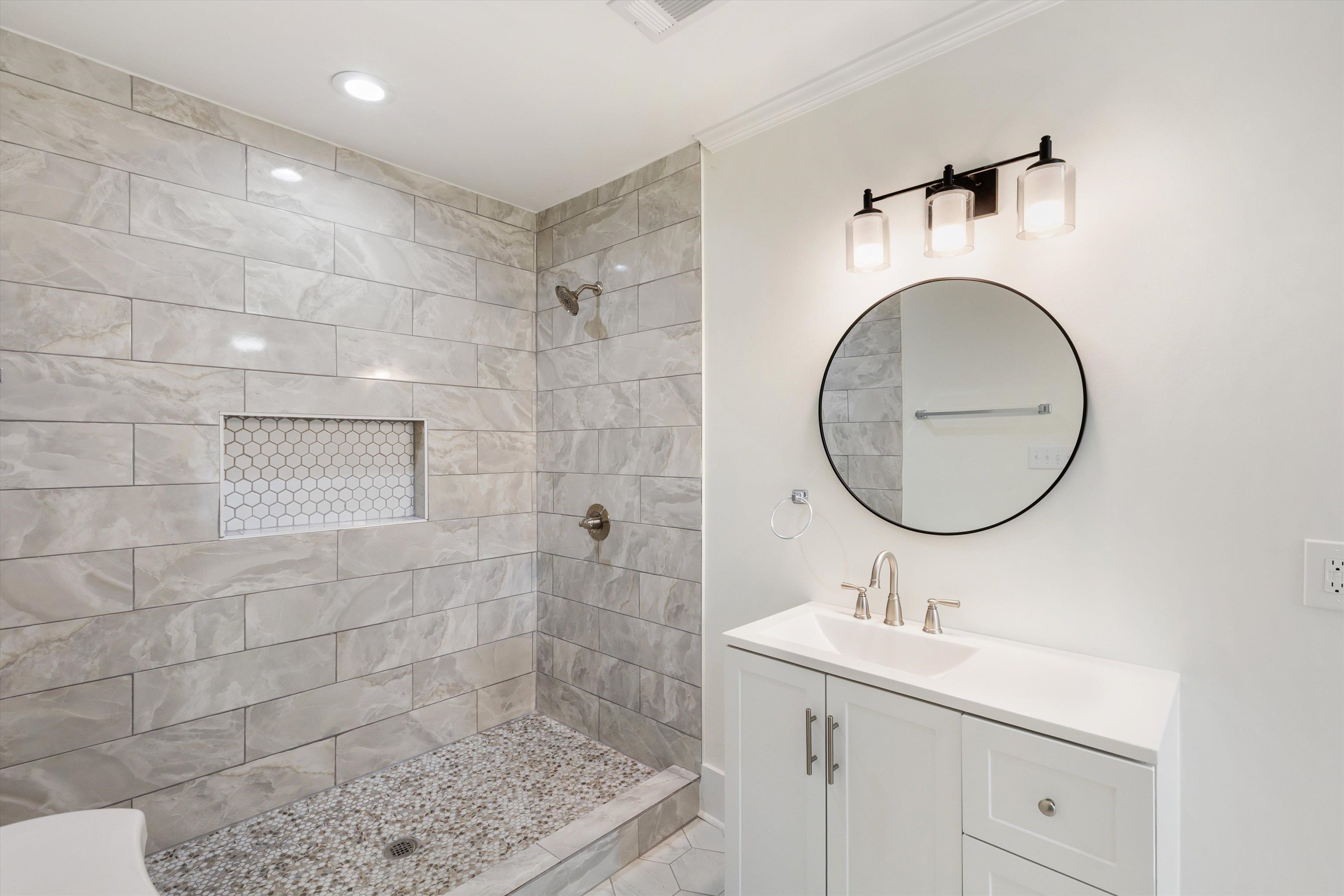 176 Plainview Street Memphis, TN 38111 - Photo 22 of 40 a bathroom with a sink and a mirror