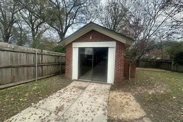 a view of an entryway with a building