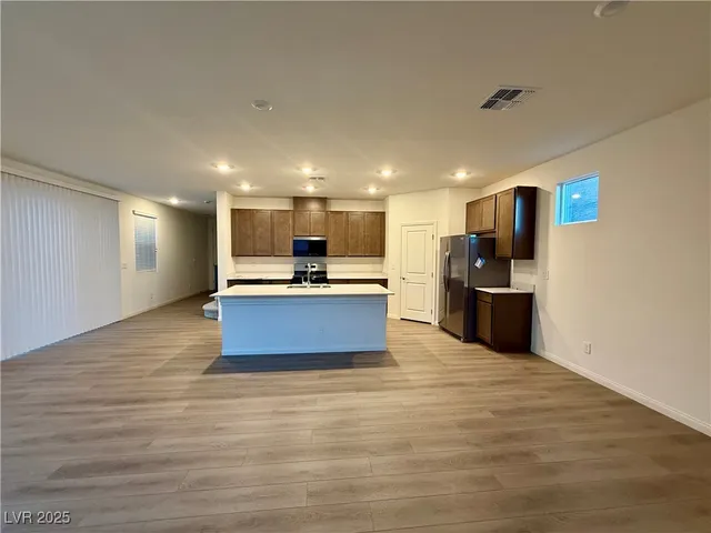 $2,500 | 6616 Bowery Street, Las Vegas, NV 89148