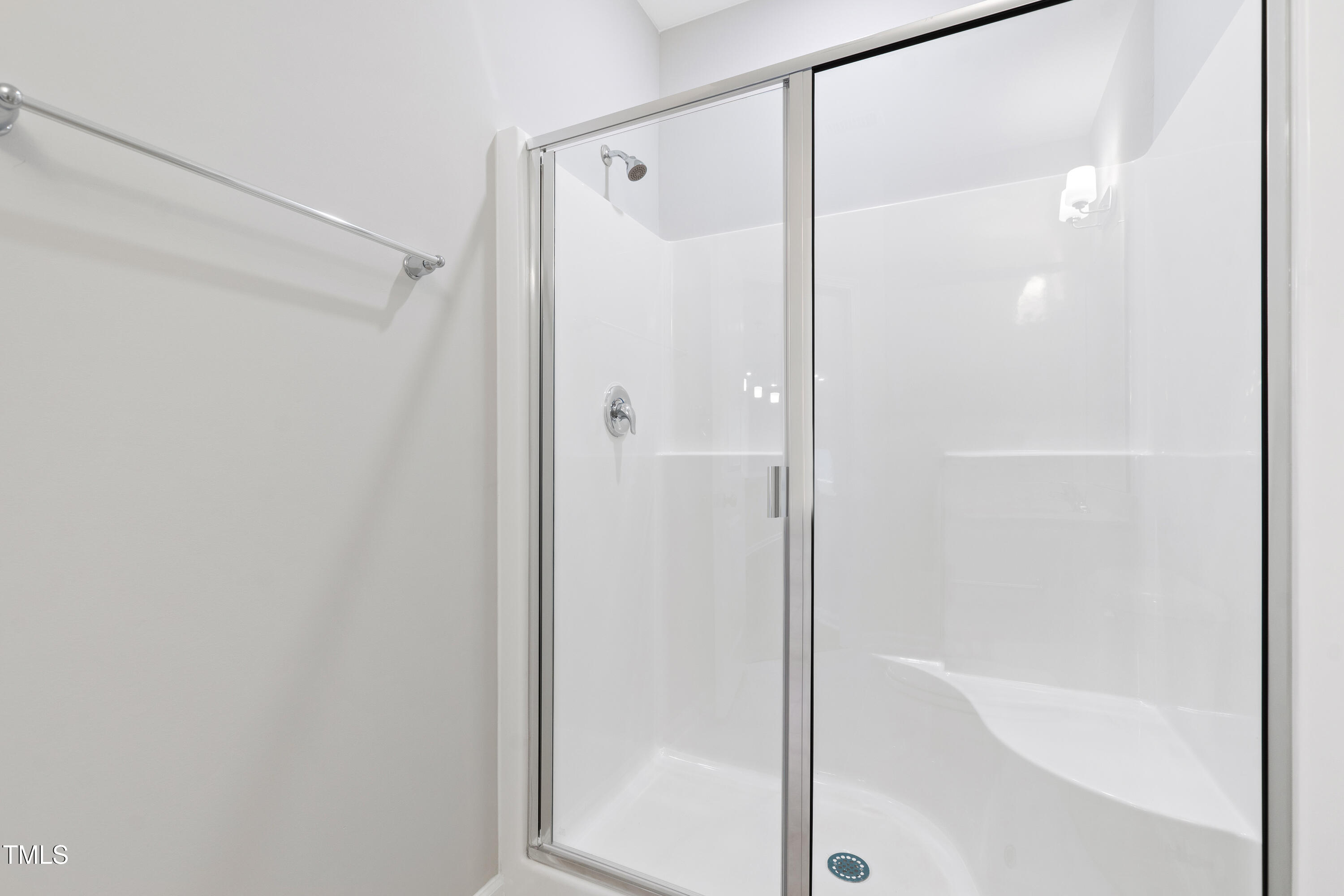 1102 Harmony Trail Durham, NC 27703 - Photo 14 of 33 a bathroom with a bathtub