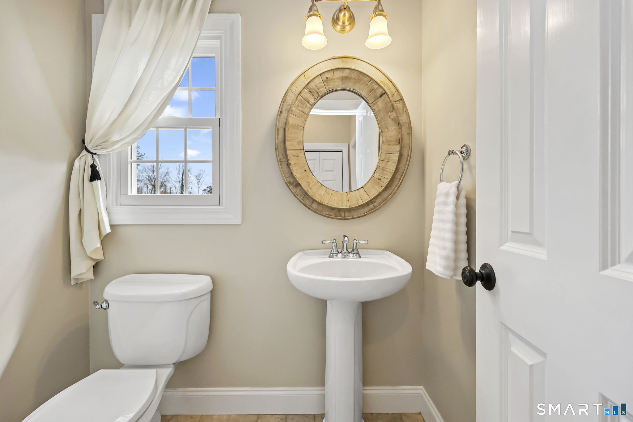 52 Butterfield Road Newtown, CT 06470 - Photo 7 of 40