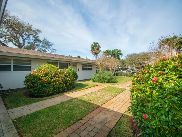 $2,195 | 854 Bougainvillea Lane, Unit 3, Vero Beach, FL 32963