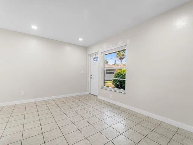 $2,195 | 854 Bougainvillea Lane, Unit 3, Vero Beach, FL 32963