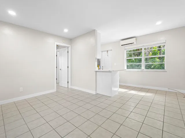 $2,195 | 854 Bougainvillea Lane, Unit 3, Vero Beach, FL 32963