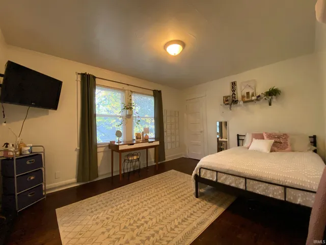 $2,700 | 315 East University Street, Bloomington, IN 47401