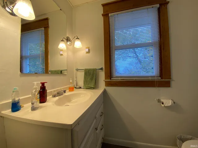 $2,700 | 315 East University Street, Bloomington, IN 47401