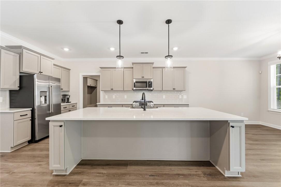 701 Weathered Oak Way Anderson, SC 29621 - Photo 4 of 41 An inviting kitchen with modern appliances and spacious island.