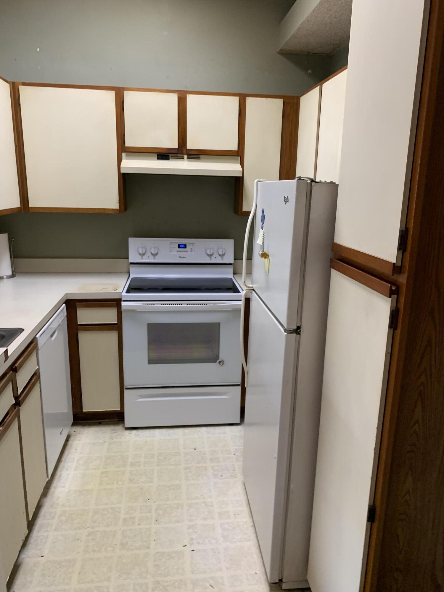 651 Lyons Road, Unit 10207 Coconut Creek, FL 33063 - Photo 2 of 14 Kitchen