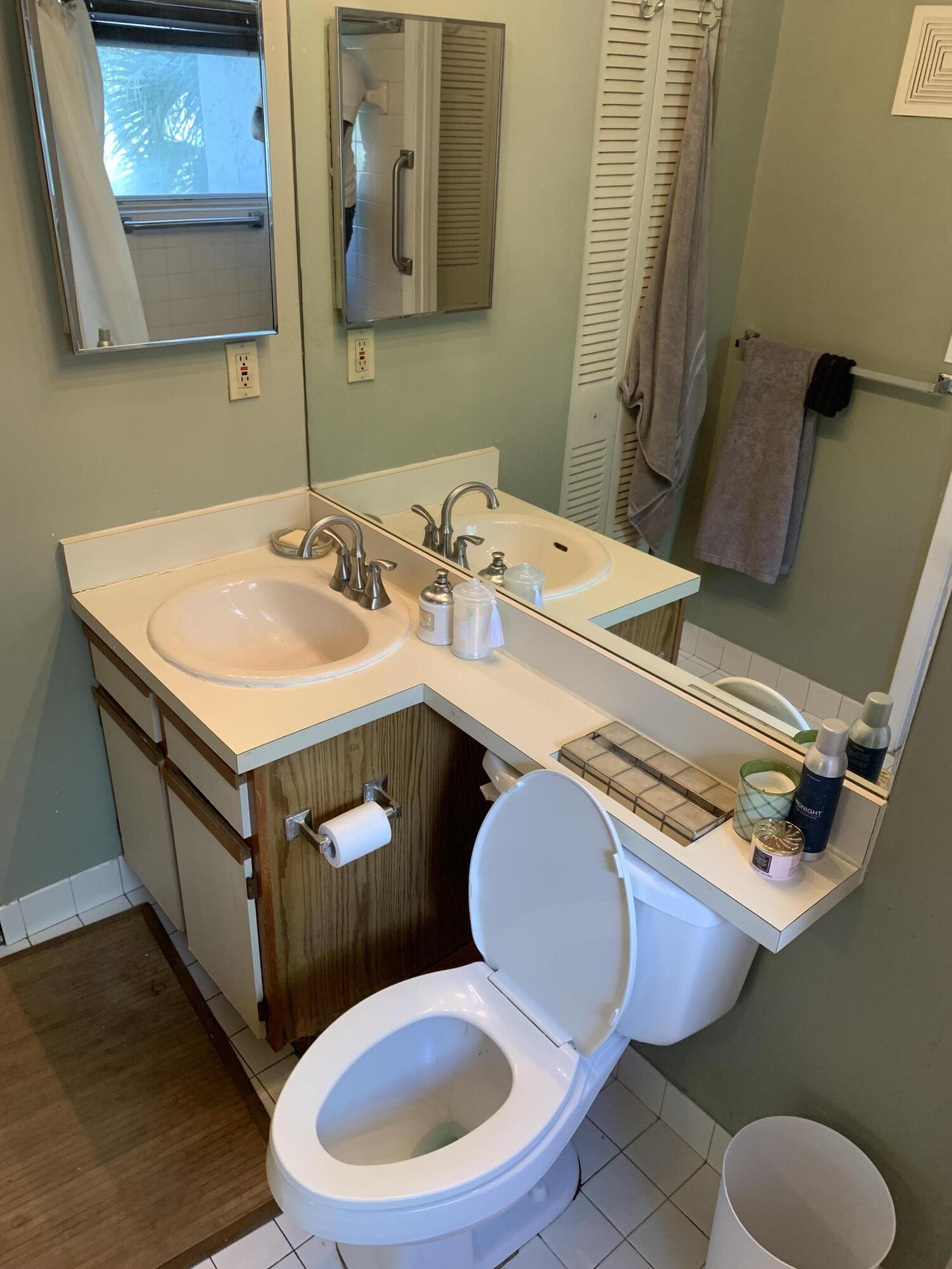 651 Lyons Road, Unit 10207 Coconut Creek, FL 33063 - Photo 3 of 14 Bathroom