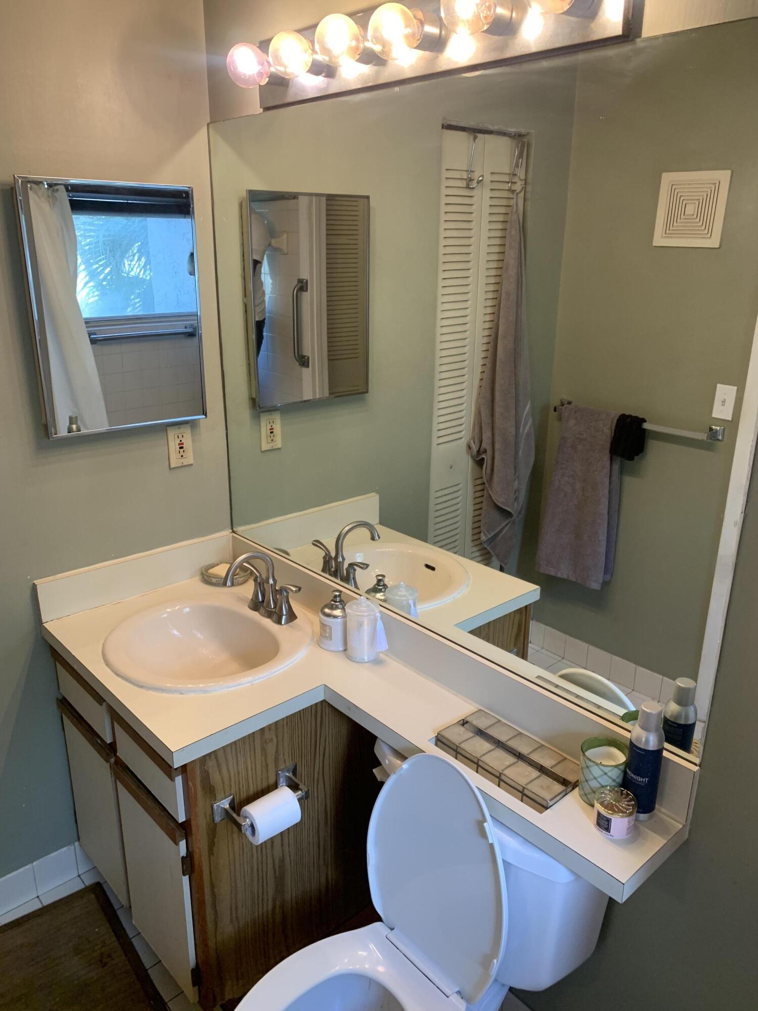 651 Lyons Road, Unit 10207 Coconut Creek, FL 33063 - Photo 5 of 14 Bathroom