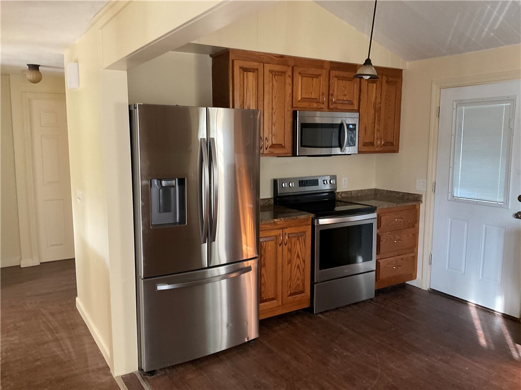 6 Pilgrim Avenue Coventry, RI 02816 - Photo 3 of 36