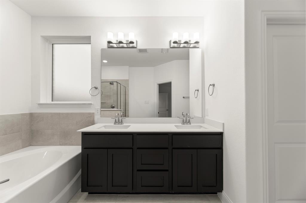 2223 River Bend Road Royse City, TX 75189 - Photo 15 of 39 17. 2223 Riverbend - Bath (2)