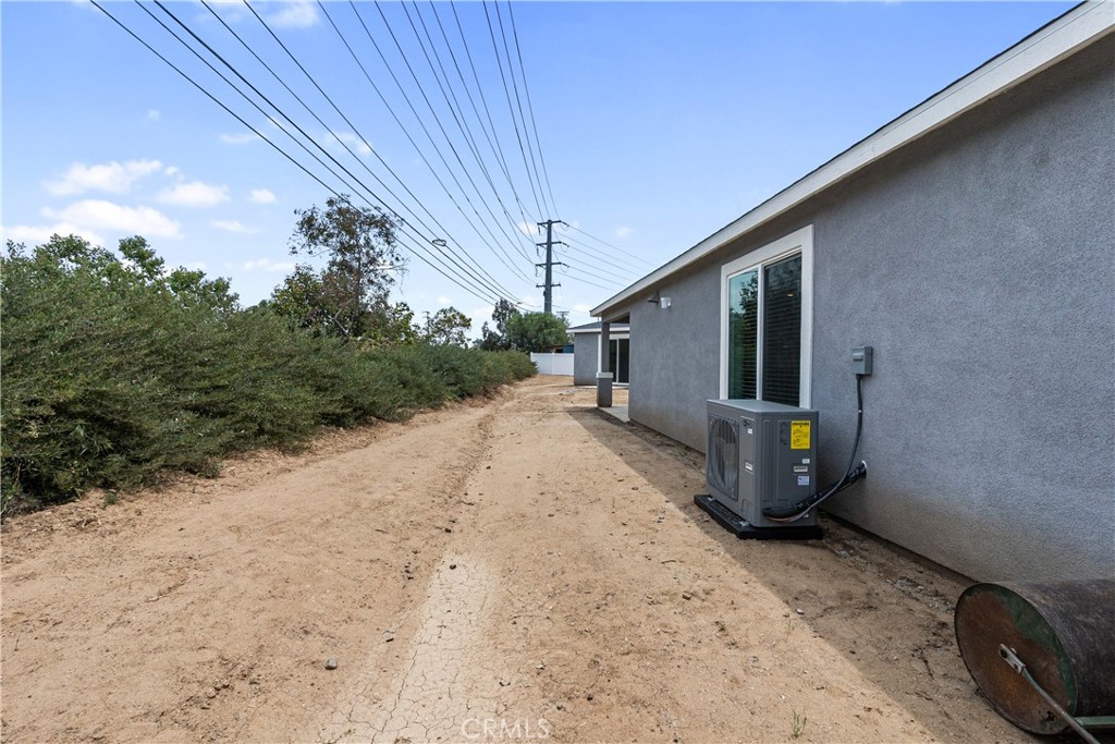 6018 William Street Riverside, CA 92504 - Photo 31 of 59 a view of a backyard of a house